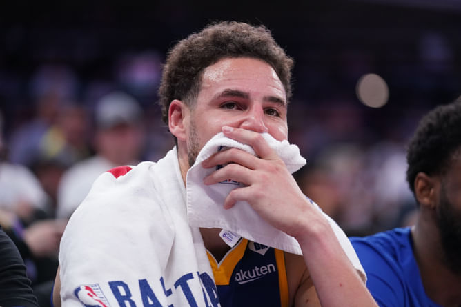 "Why he still wearing Warriors colored shorts": Fans react to Klay Thompson working on his craft during offseason