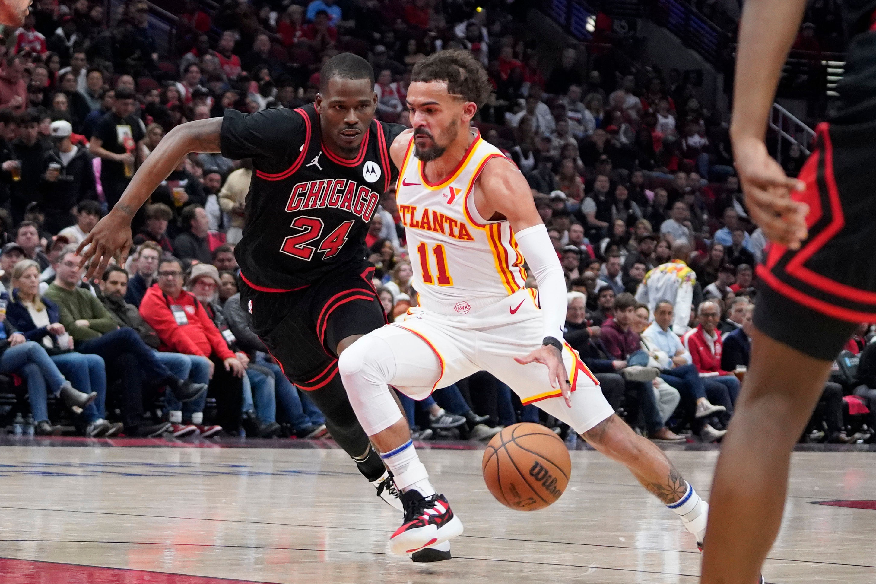 Javonte Green defends Trae Young during a game at the United Center (Photo Credit: Imagn)