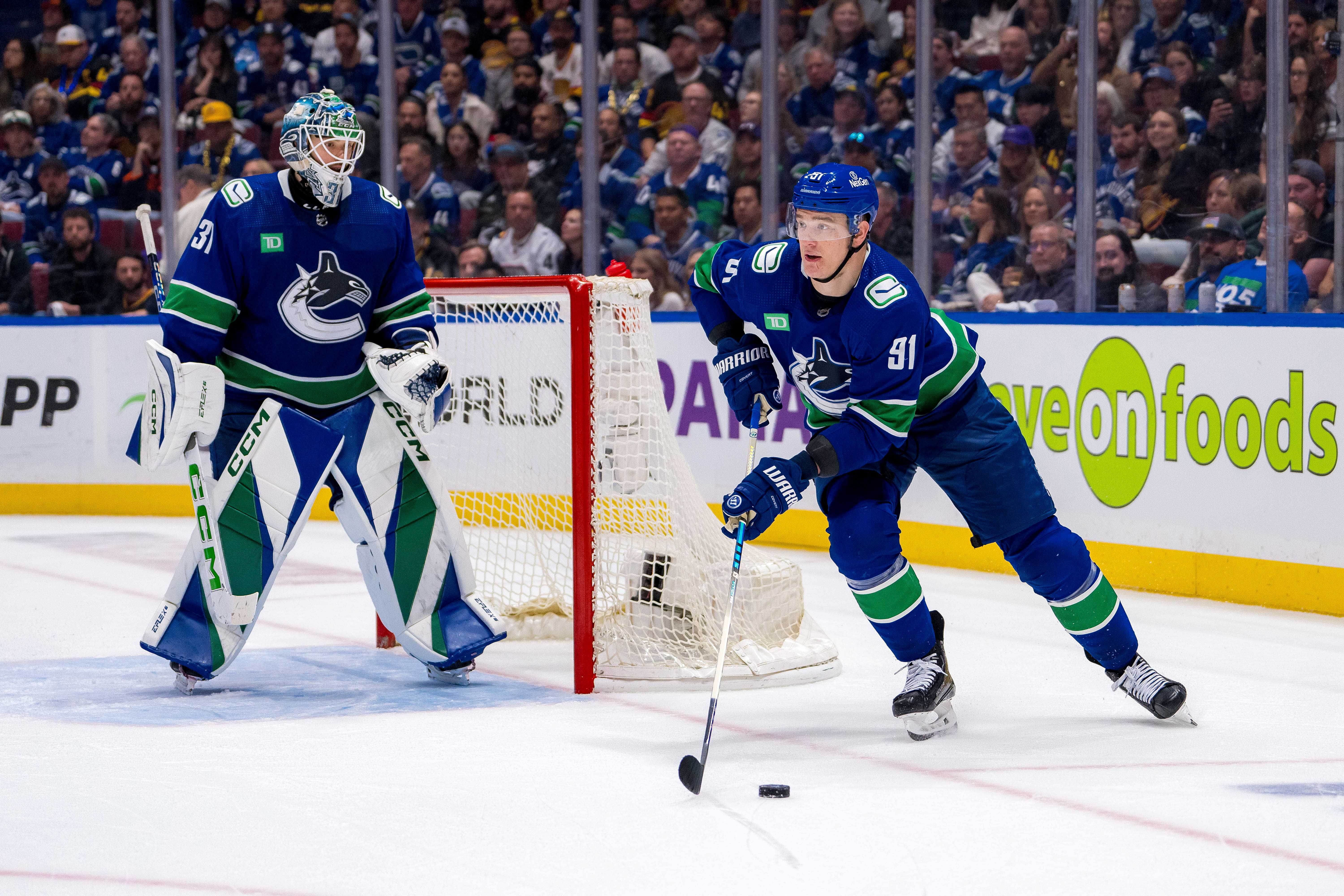 NHL: Stanley Cup Playoffs-Edmonton Oilers at Vancouver Canucks - Silovs (L) (IMAGN)