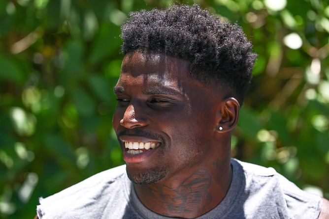Tyreek Hill, wife Keeta Vaccaro jet off to Antigua as Dolphins WR touches down for stem cell treatment