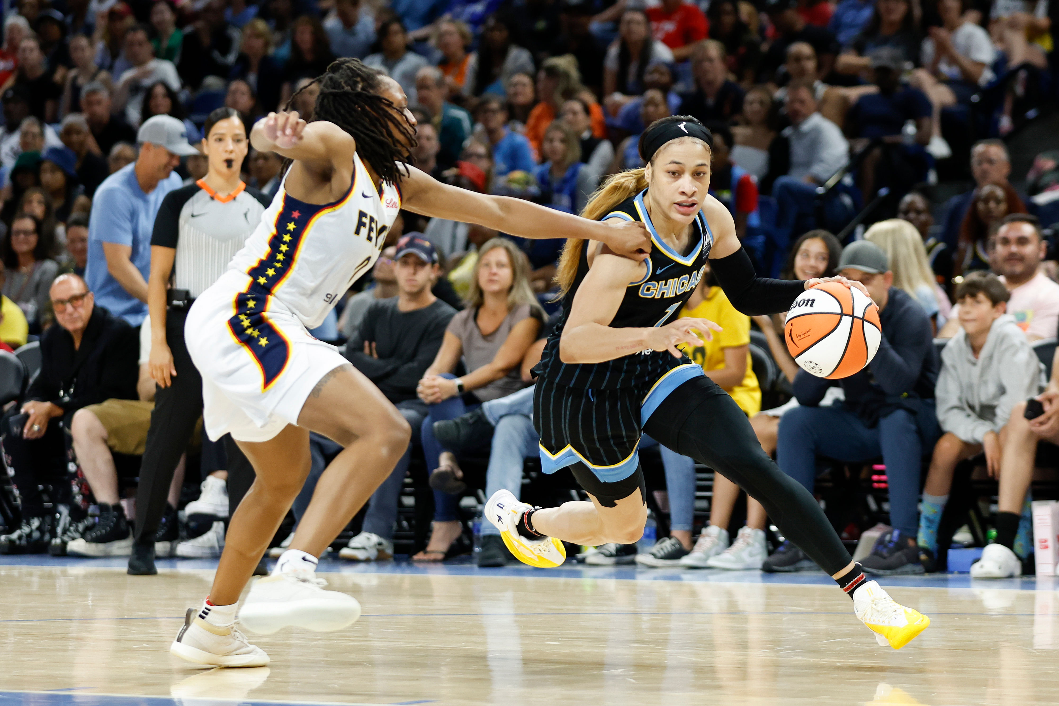 Chicago Sky guard Chennedy Carter drives to the basket against Indiana Fever guard Kelsey Mitchell Photo Credit: Imagn