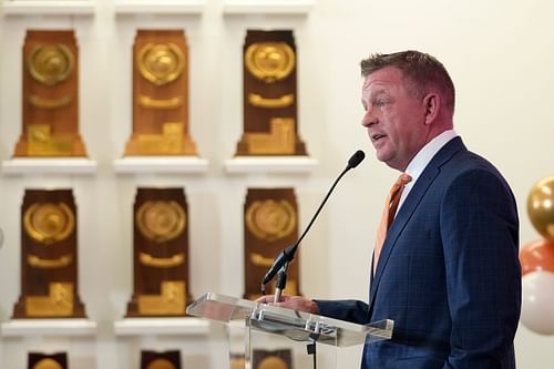 University of Texas baseball coach Jim Schlossnagle speaks at his introductory news conference at the Frank Denius Family University Hall of Fame (Image Source: IMAGN).