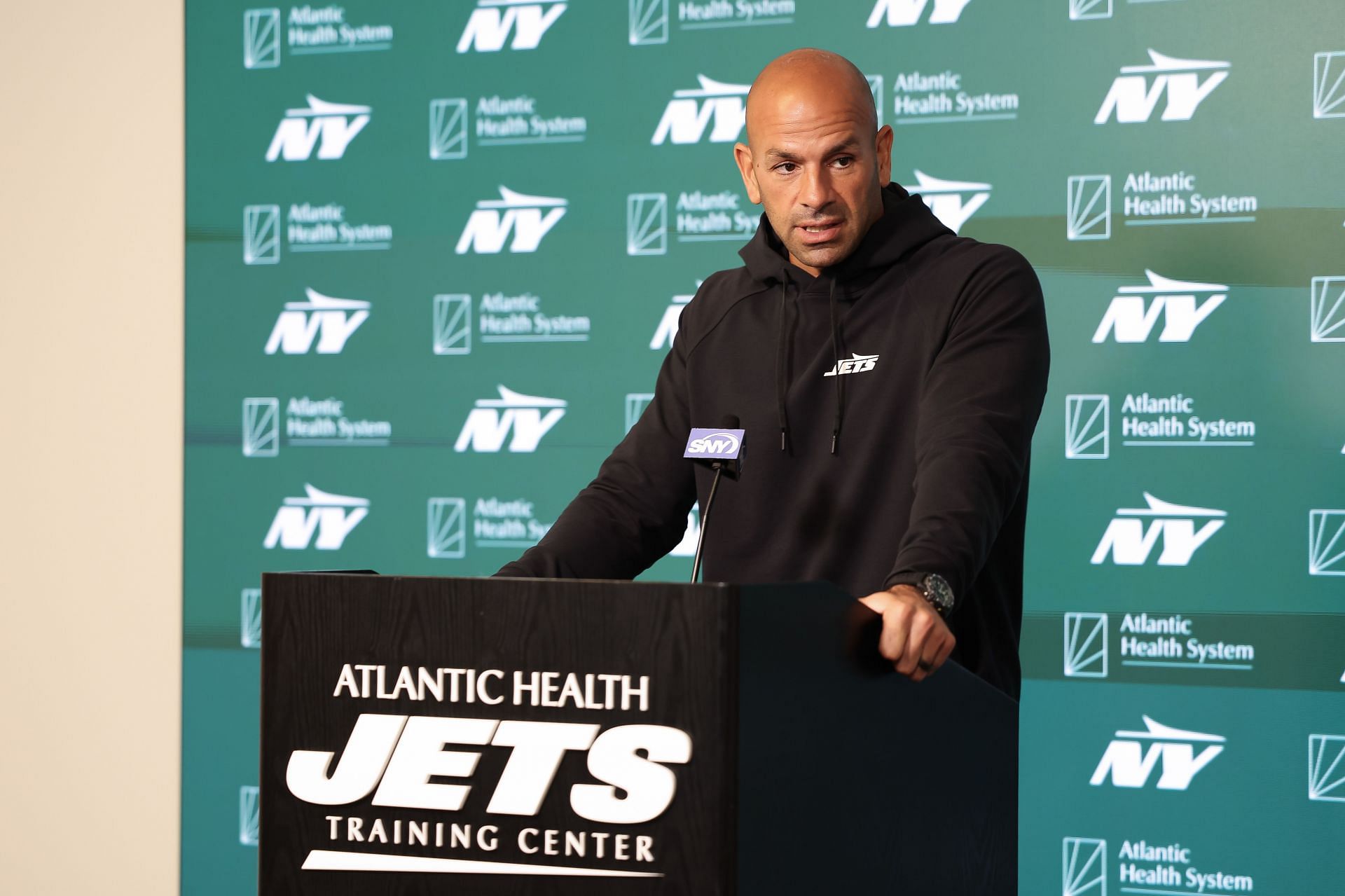 Robert Saleh during New York Jets OTA Offseason Workouts (GETTY)