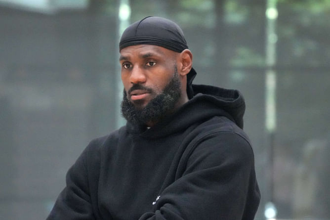 LeBron James celly copied by Marko Guduric ignites hilarious fan reactions during USA vs Serbia clash: "The glaze is real"