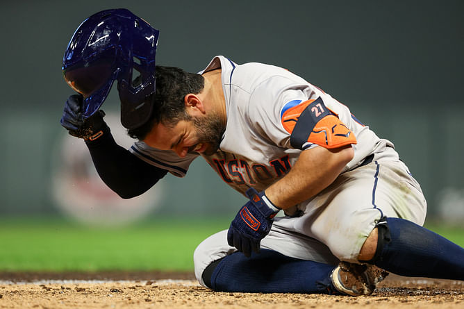"Wherever the f*** he got hit by and you cheer, you’re a f****** a******" - Sean Pendergast blasts Twins fans after Jose Altuve gets struck by pitch