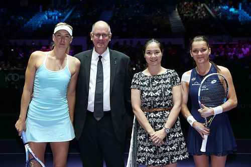 Maria Sharapova and Agnieszka Radwanska face off at the 2015 WTA Finals