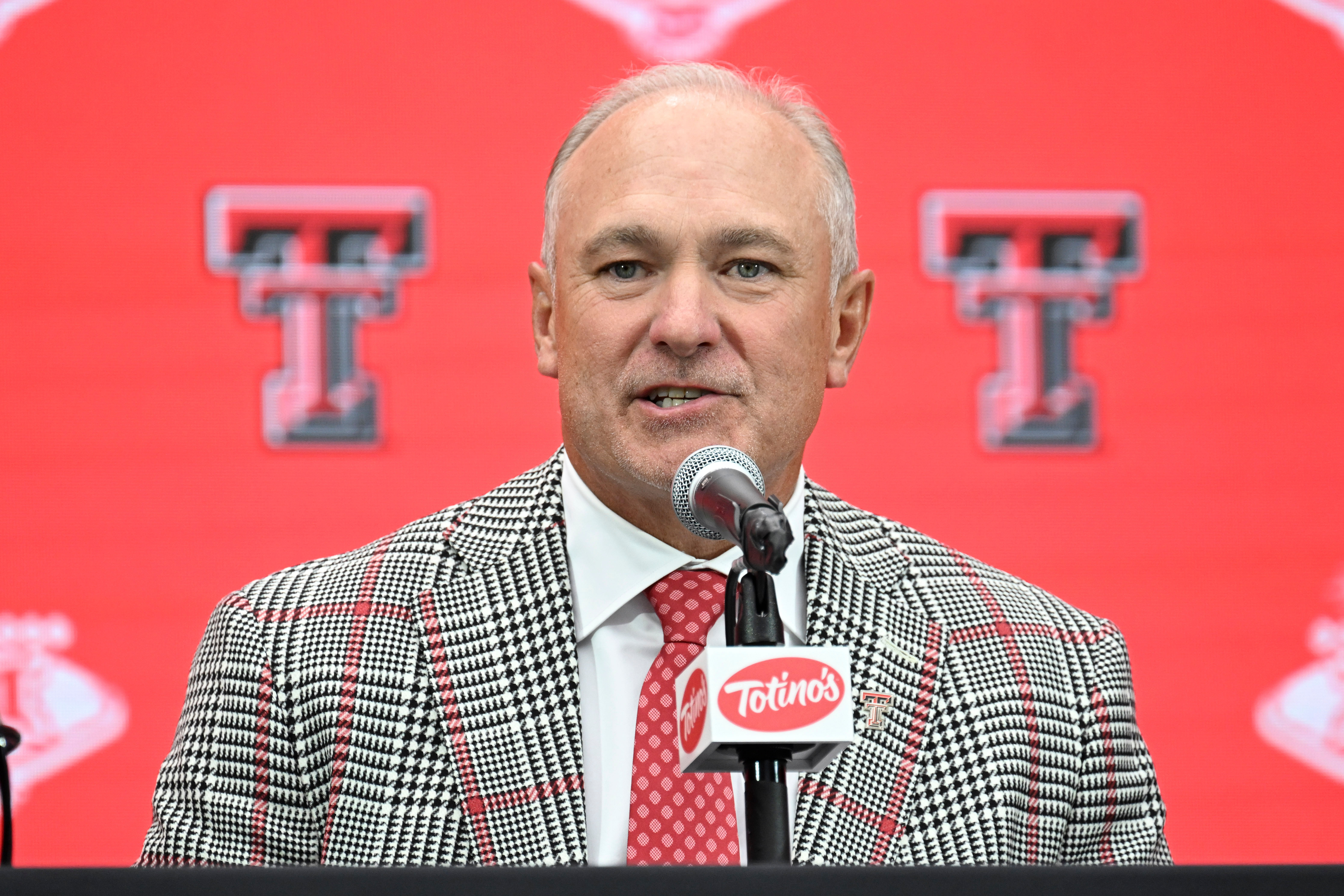 Texas Tech Red Raiders HC Joey McGuire (IMAGN)