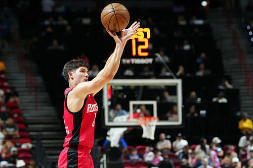 Houston Rockets guard Reed Sheppard shoots against the Washington Wizards at Thomas & Mack Center. Photo Credit: Imagn