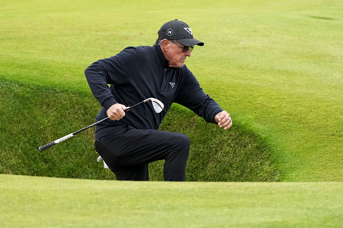 "Get back in your lane"- Phil Mickelson responds to online troll who claims to have 'bigger calfs' than him
