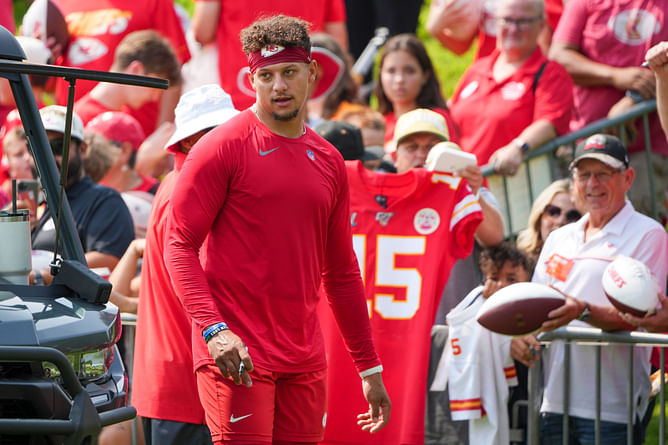 Patrick Mahomes breaks silence as video of Raiders clowning 3x Super Bowl champ with Kermit the Frog doll goes viral