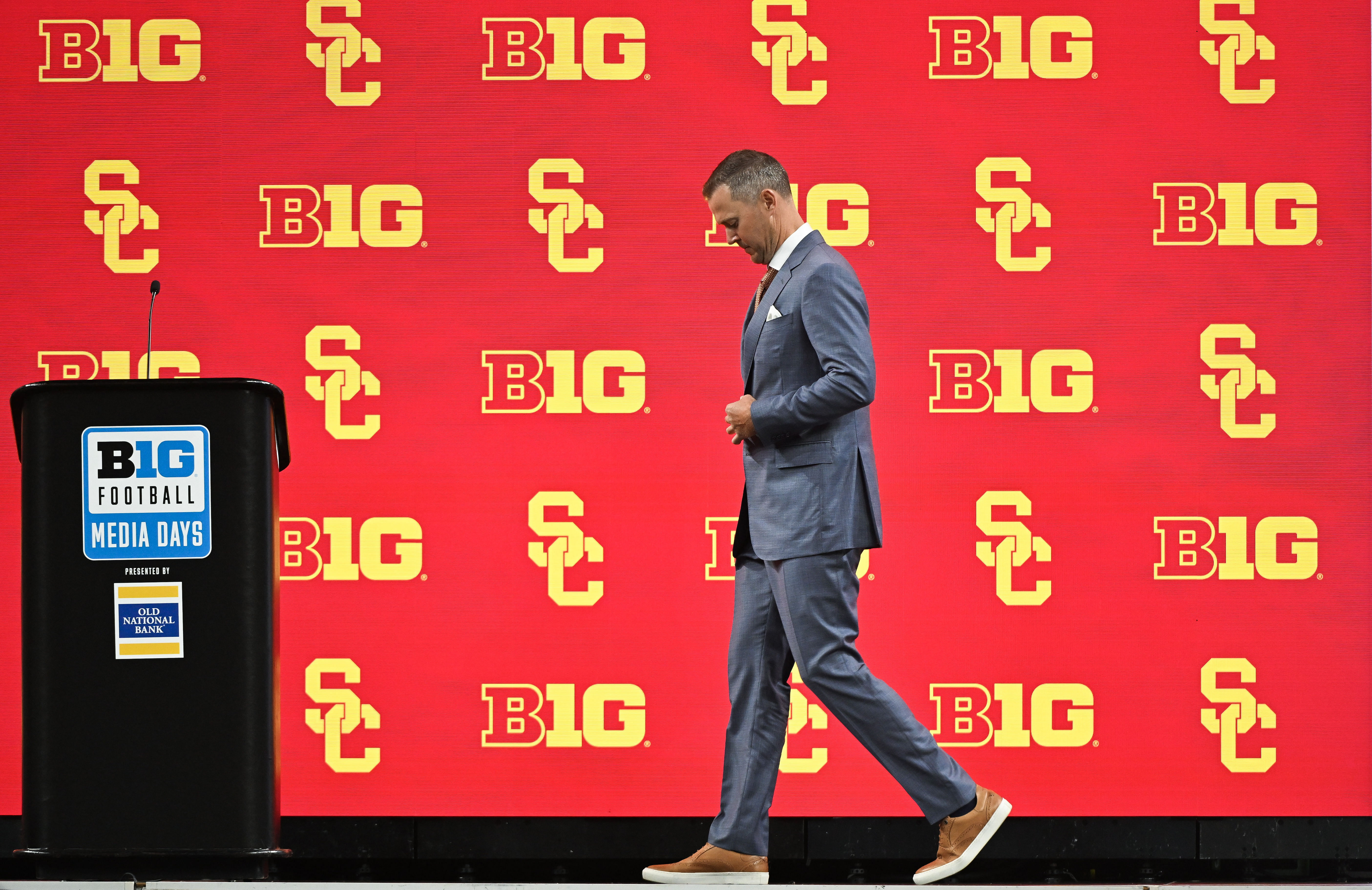 USC Trojans head coach Lincoln Riley walks to the podium.