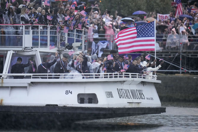 "Lyles scared to go to NBA side of the boat" - NBA fans troll Noah Lyles for joining LeBron James & Team USA at Olympics Ceremony