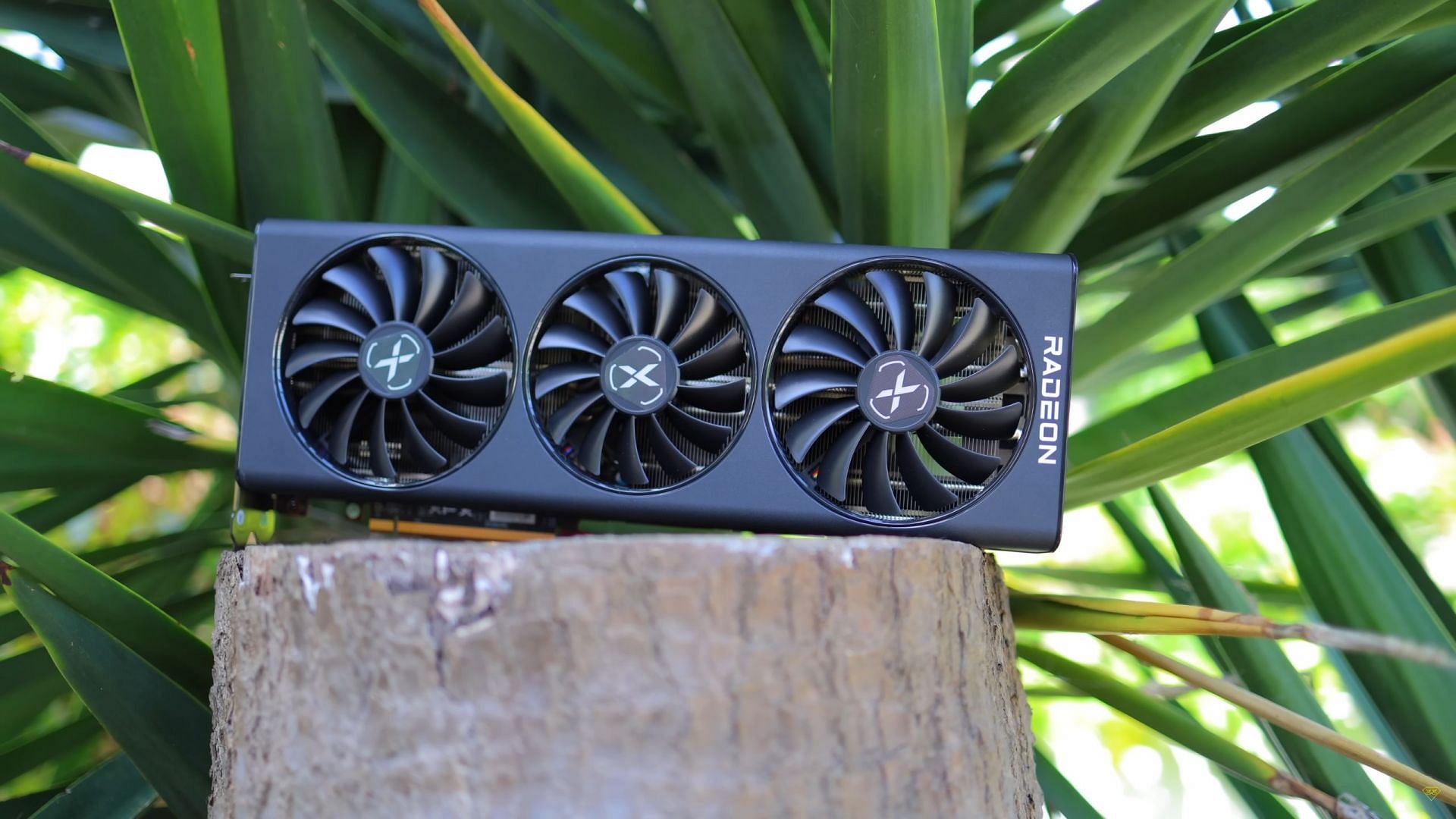 The RX 6800 (Image via @zWORMz Gaming/YouTube)