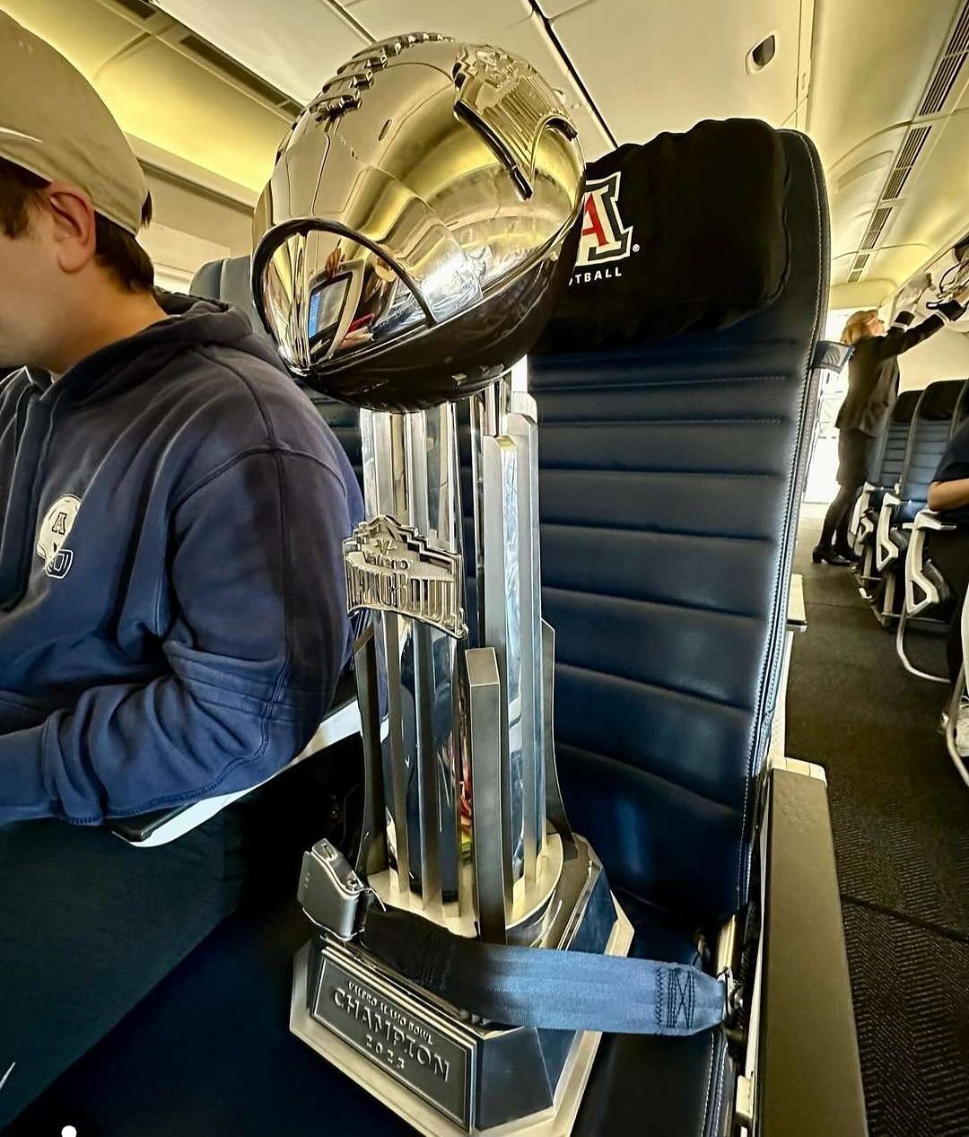 Picture Sources: Holidaybowl, valeroalamobowl (Instagram) 