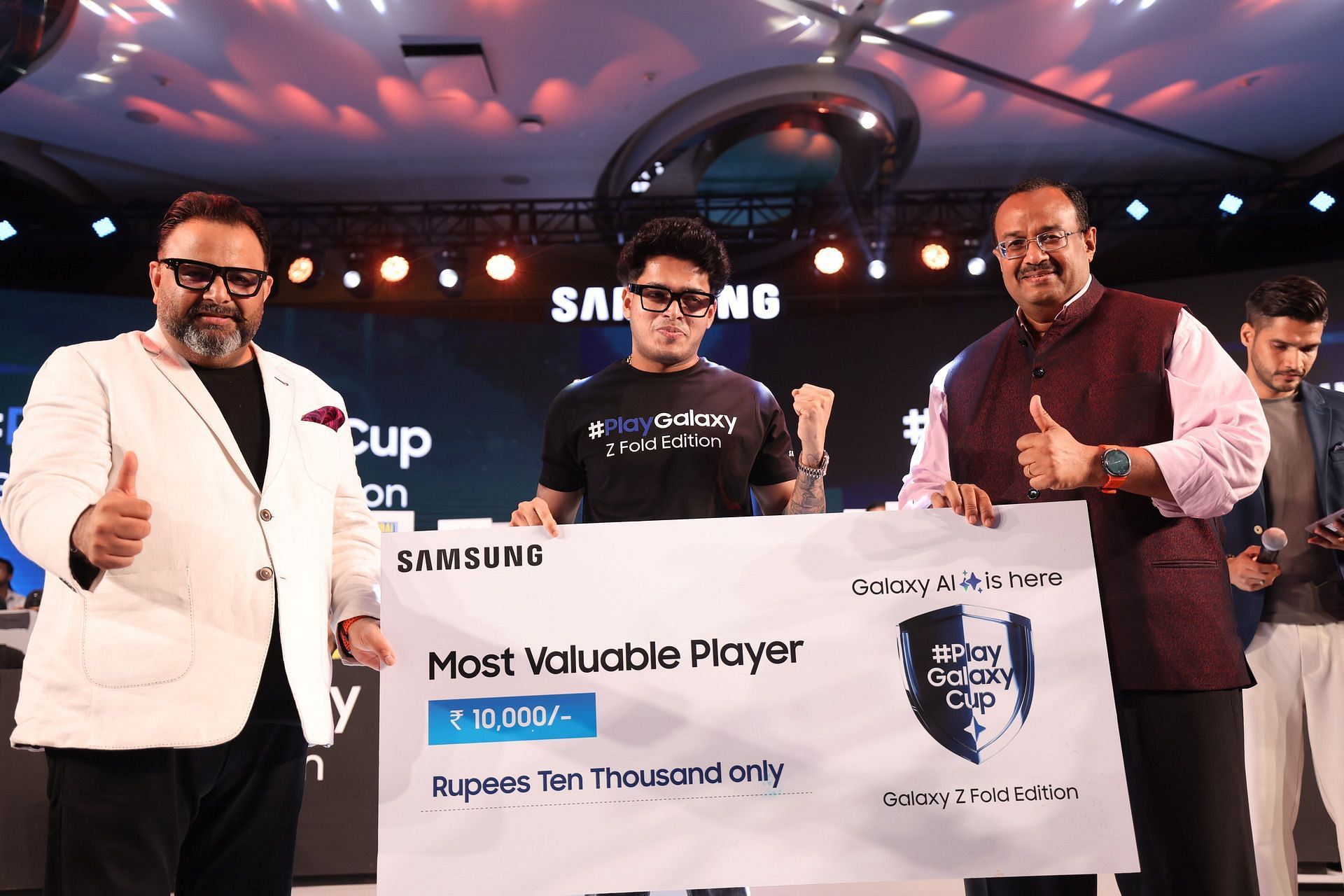 Aditya Babbar (left) with Jonathan Gaming (Image via Samsung)