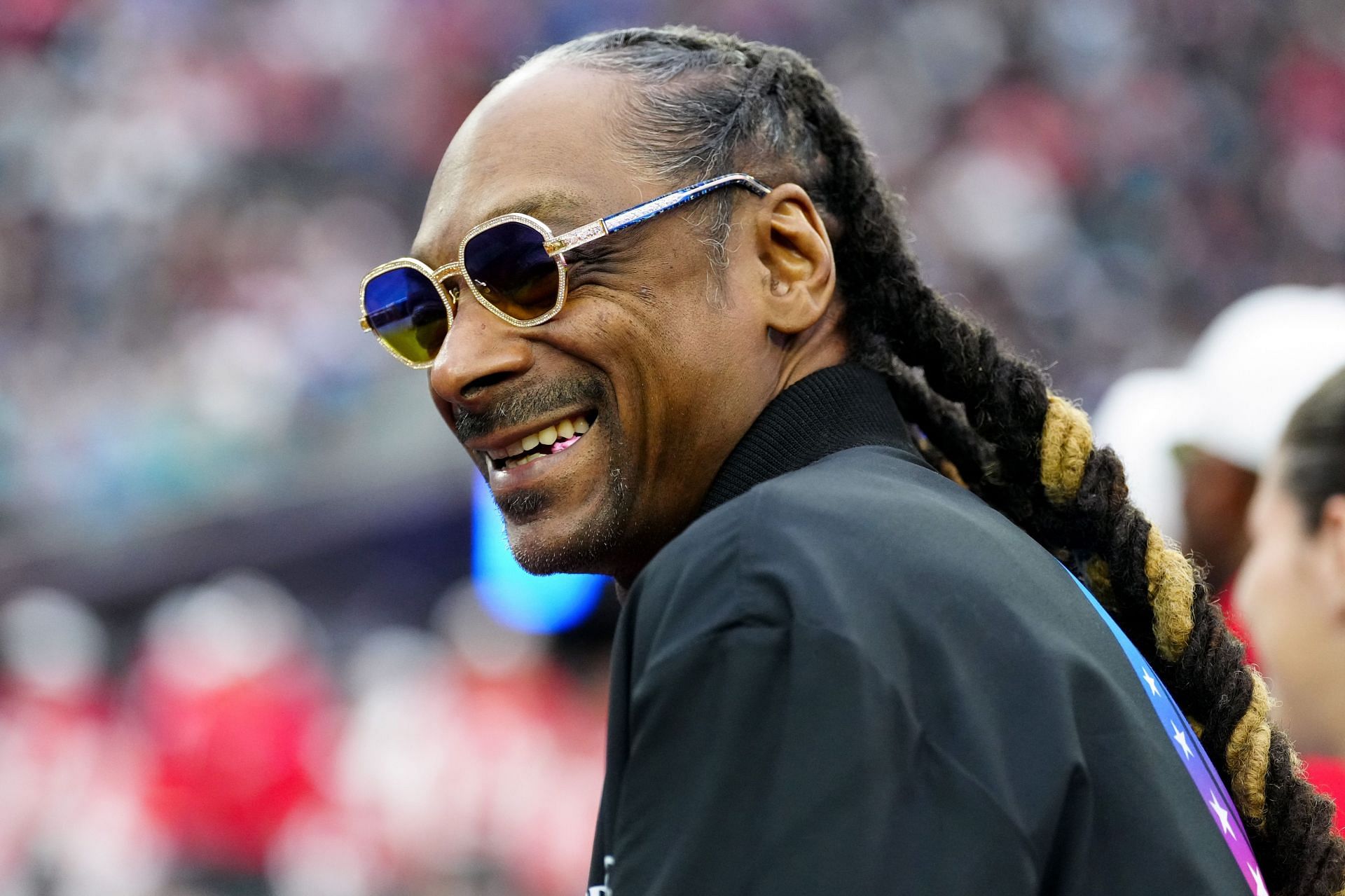 Snoop Dogg at the 2023 NFL Pro Bowl Games (Image via Getty/Jeff Bottari)