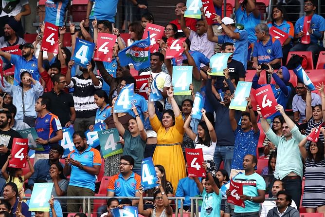 [Watch] When a female fan sprinted to kiss an Indian cricketer after he completed a half-century in a Test match