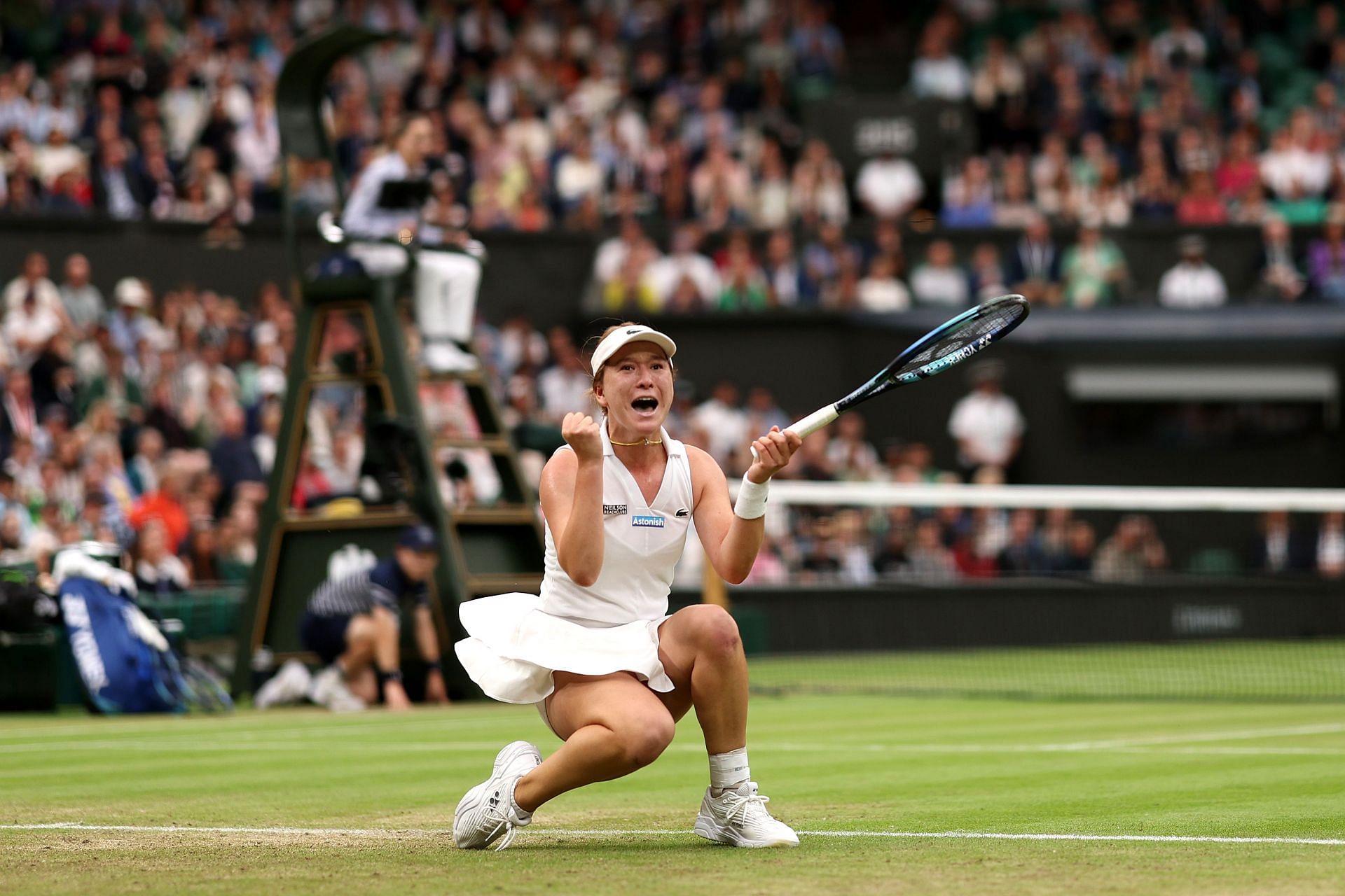 Lulu Sun beat Emma Raducanu at the 2024 Wimbledon Championships.