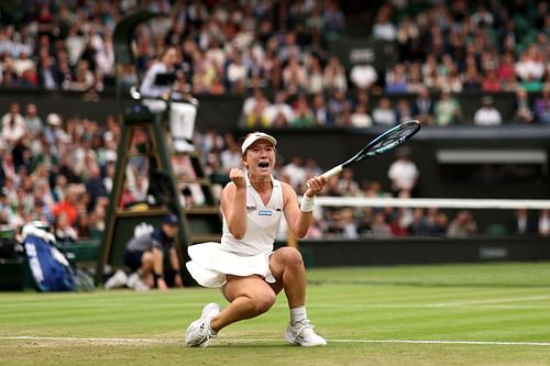 Lulu Sun beat Emma Raducanu at the 2024 Wimbledon Championships.