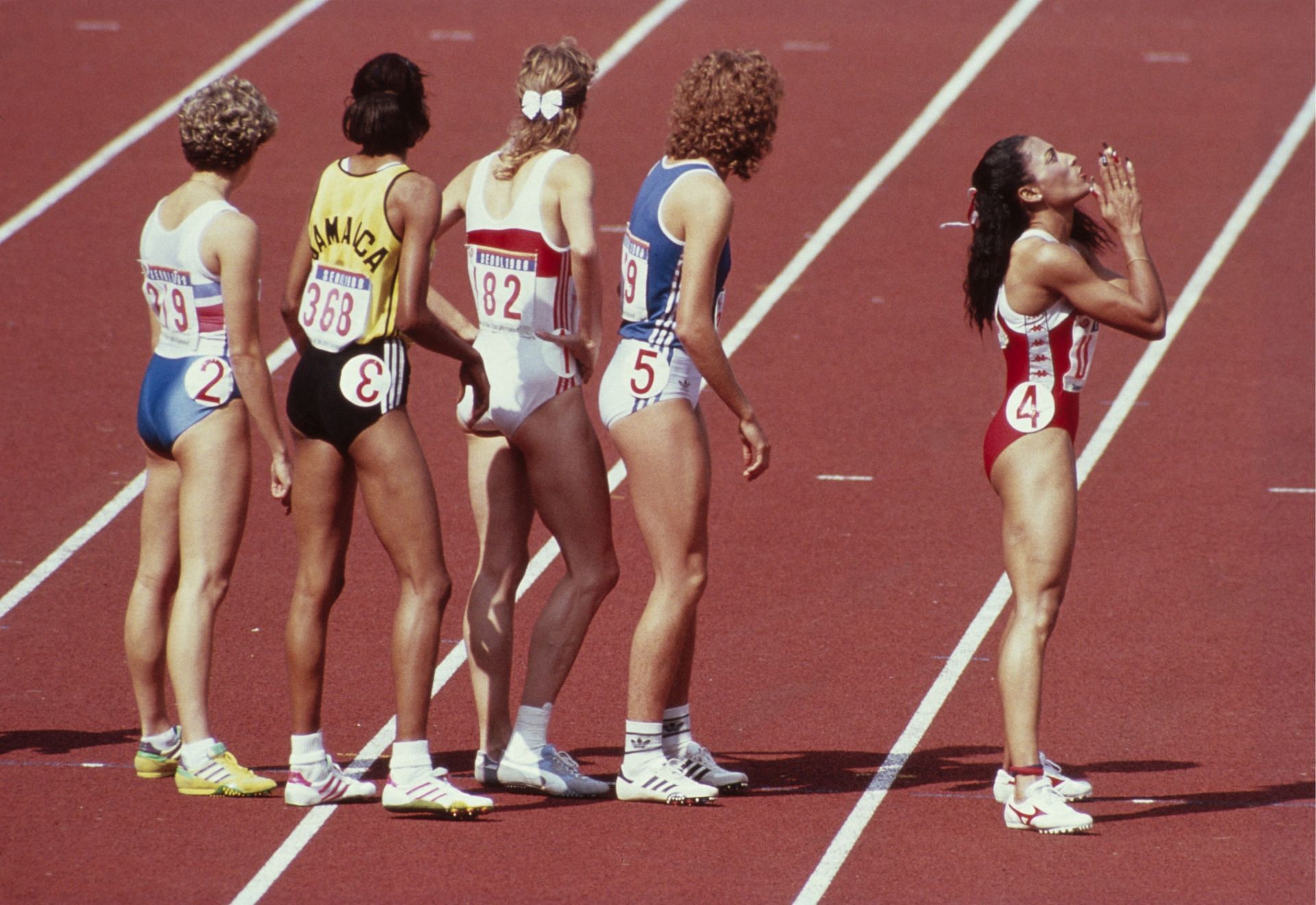 Florence Griffith-Joyner [Extreme Right] before her race at Seoul Olympics 1988 [Image Source: Getty]