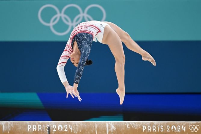 "Hang it in the Louvre, Suni Lee is art"- Fans react to gymnast's stunning beam balance routine in the team finals at Paris Olympics 2024