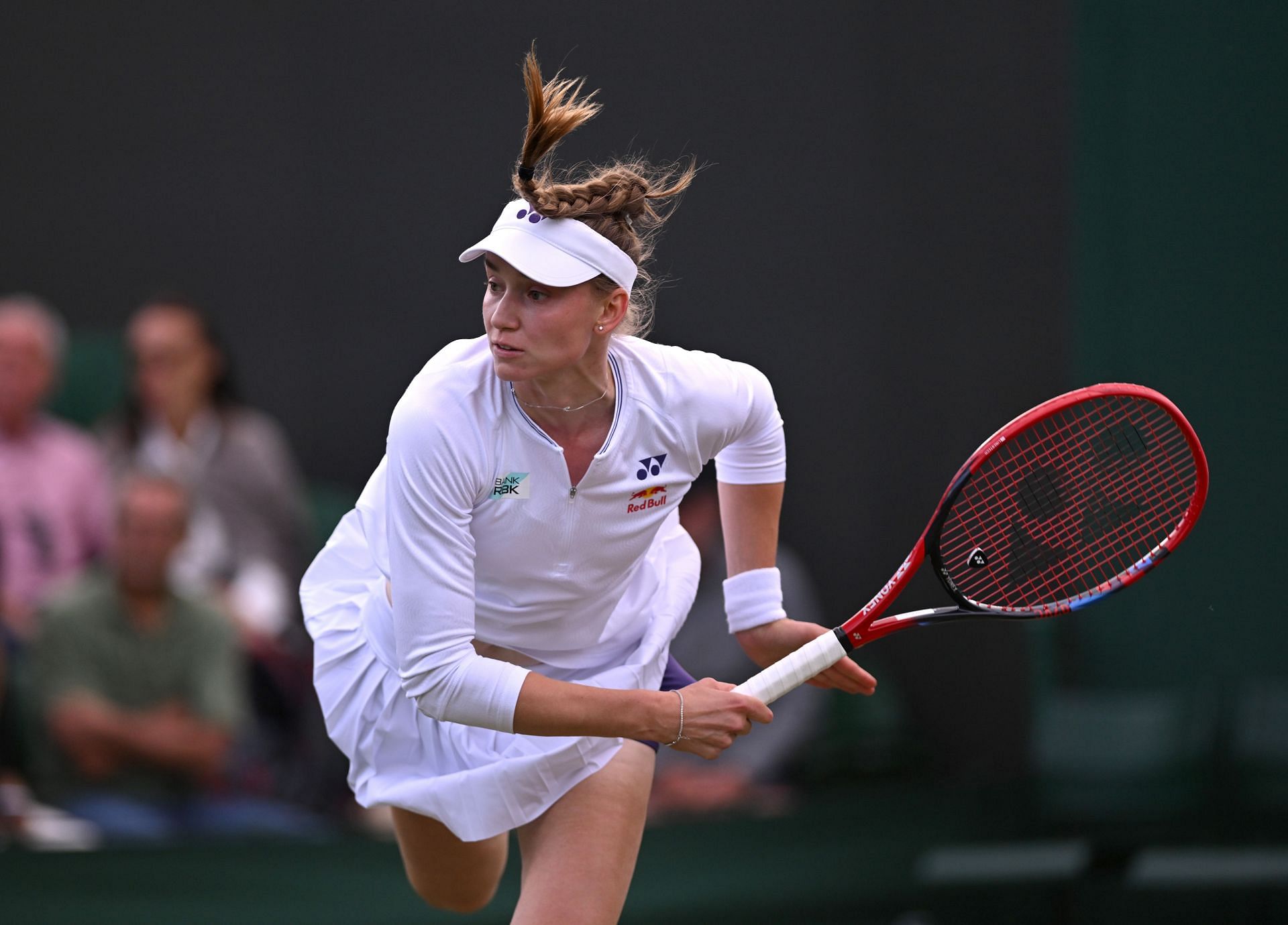 Elena Rybakina at the 2024 Wimbledon. (Photo: Getty)