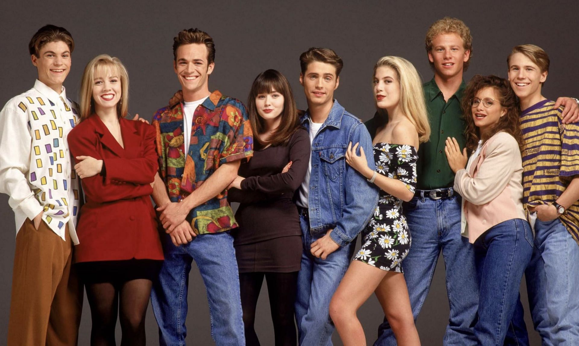 Shannen Doherty and the main cast of Beverly Hills, 90210 (Image via IMDb)