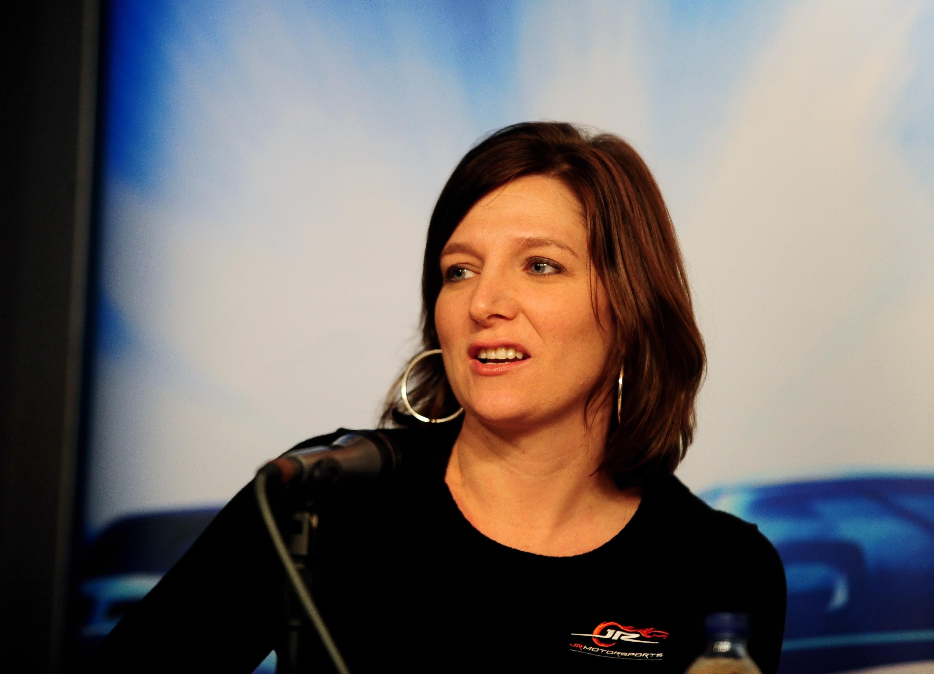 Kelley Earnhardt during a press conference before the 2010 Daytona 500-Qualifying (P/C: Imagn)