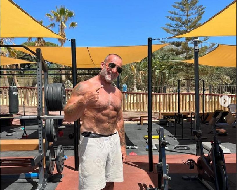 Dorian Yates posing after an outdoor workout