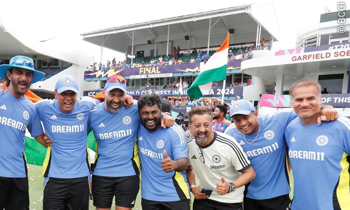 राहुल द्रविड़ ने किया दिल जीतने वाला काम (Photo Credit - BCCI.TV)
