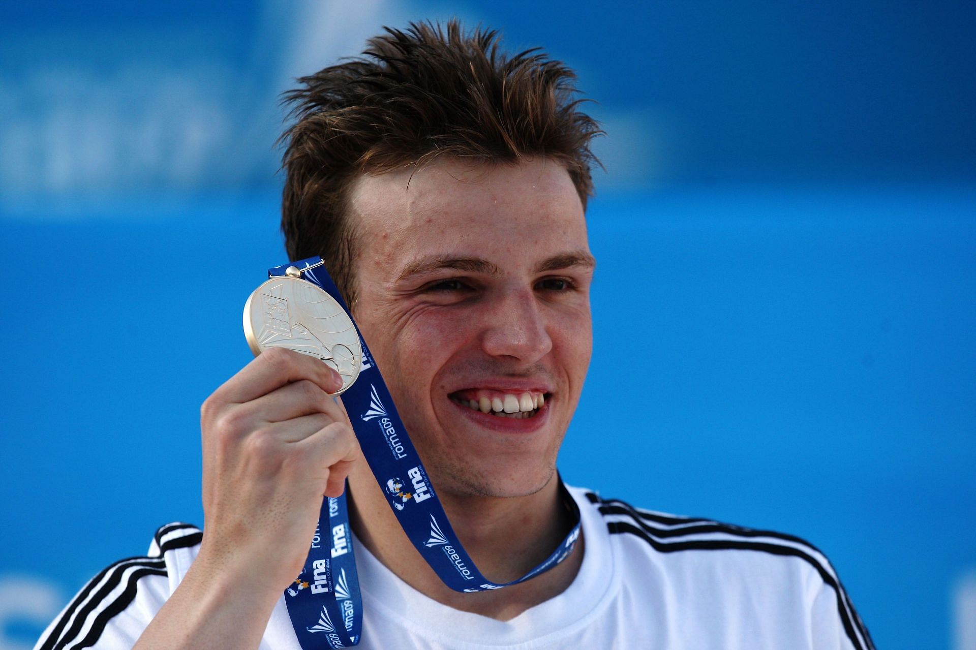 Paul Biedermann with the 200 m freestyle gold medal at the 2009 World Championships [Image Source: Getty]