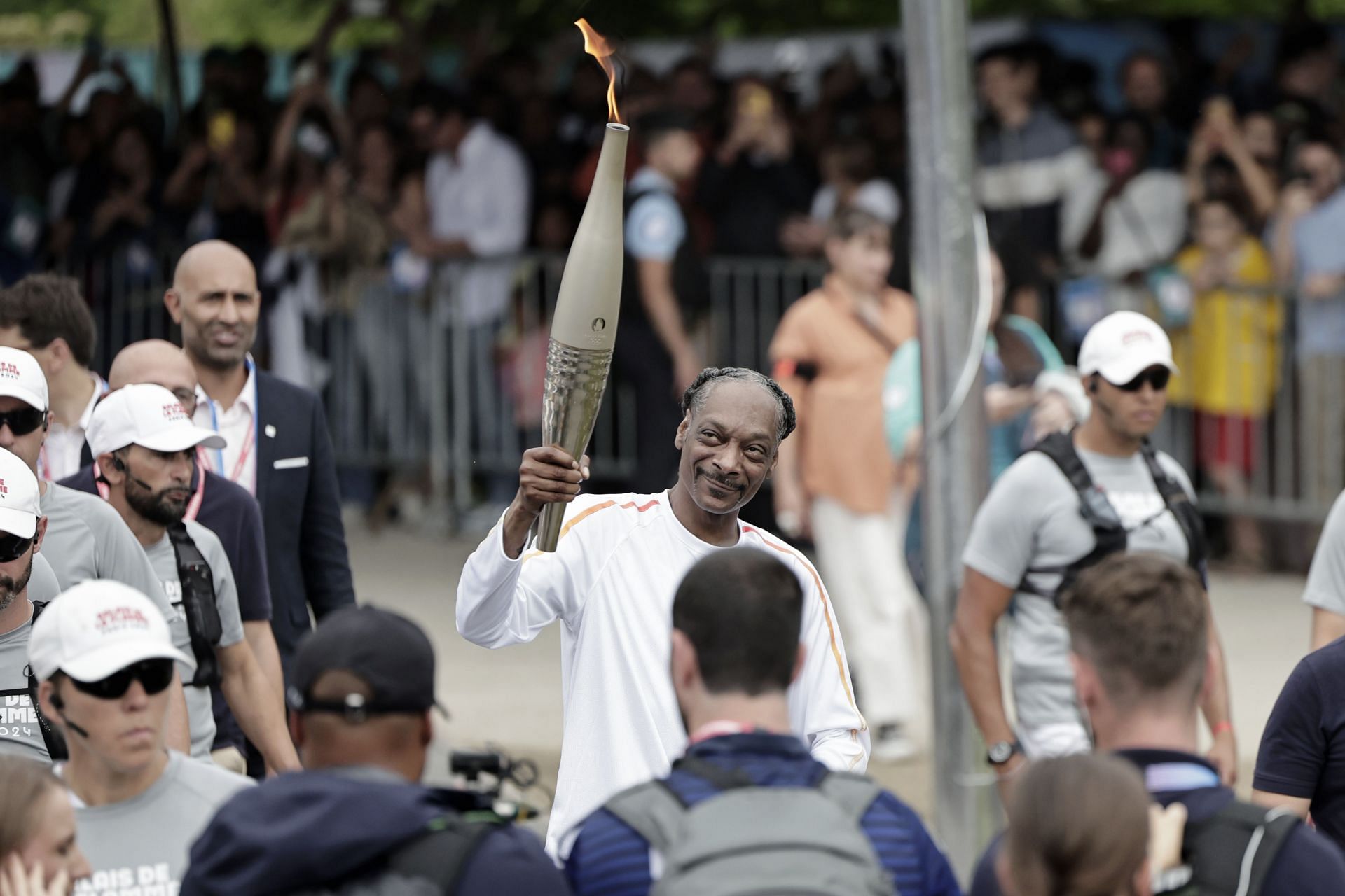 Snoop Dogg carrying the Olympic torch in Paris (Image via: Getty Images)