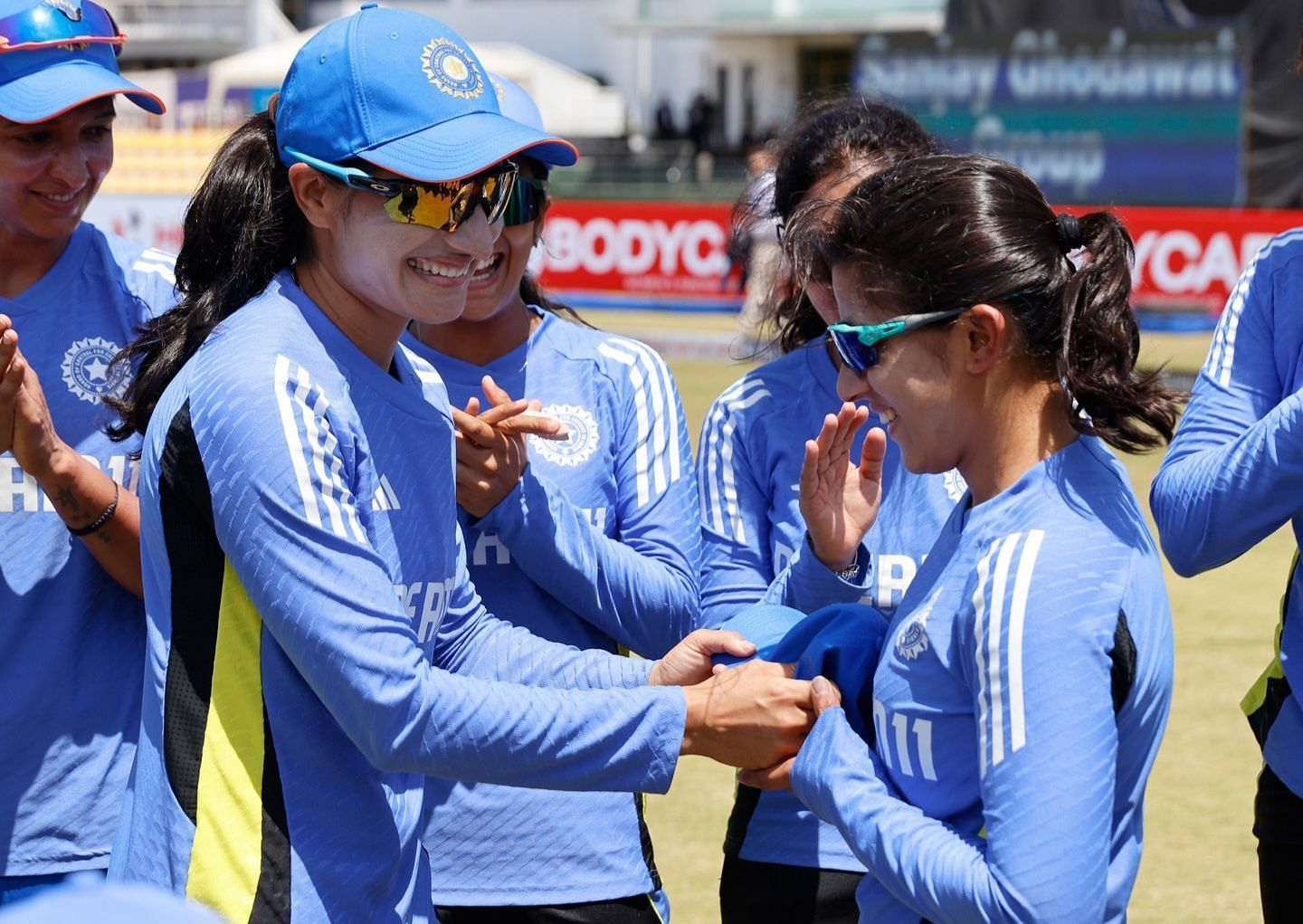 Tanuja Kanwer receives her debut cap from Renuka Singh (Image via Instagram/@indiancricketteam)