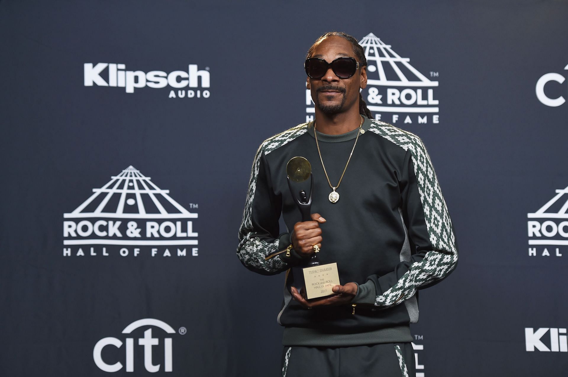 Snoop Dogg at the 32nd Annual Rock &amp; Roll Hall Of Fame Induction Ceremony (Image via Getty/Nicholas Hunt)