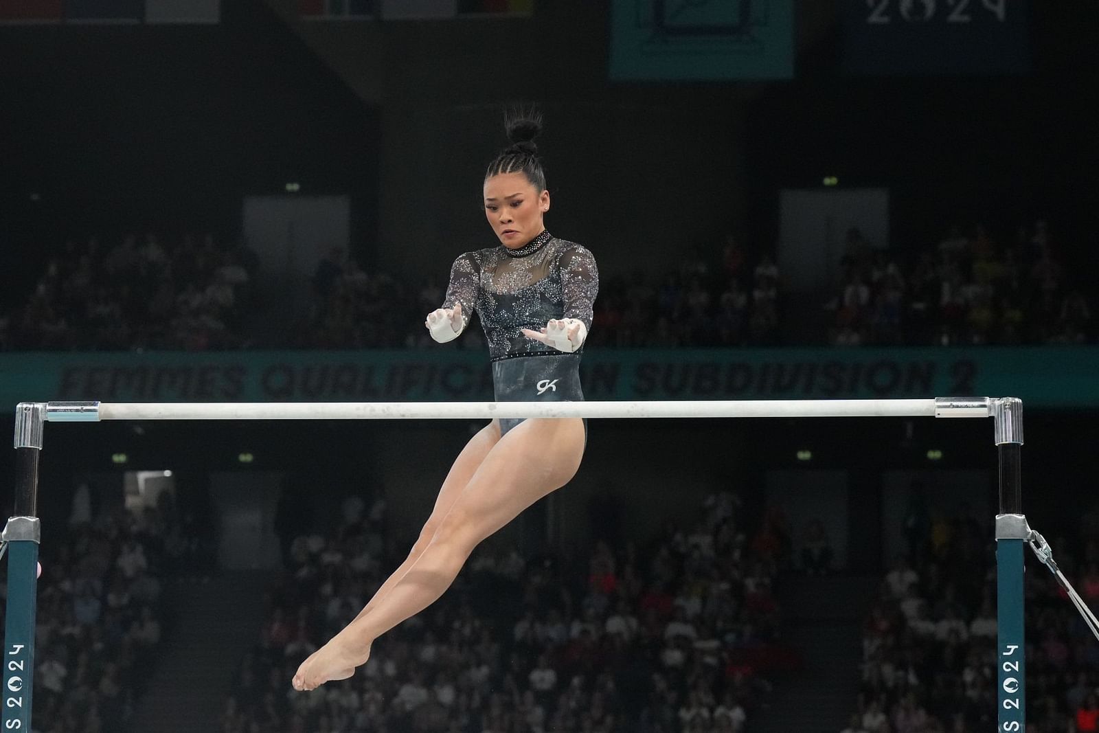 WATCH Suni Lee lands unreal uneven bars routine to lead USA to gold