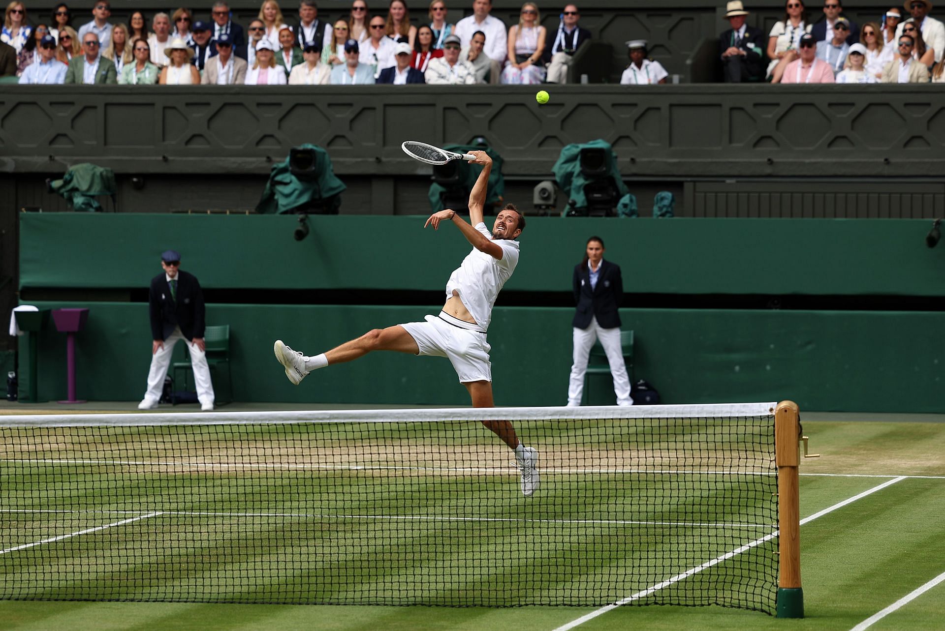 Daniil Medvedev in action against Carlos Alcaraz. (Getty)