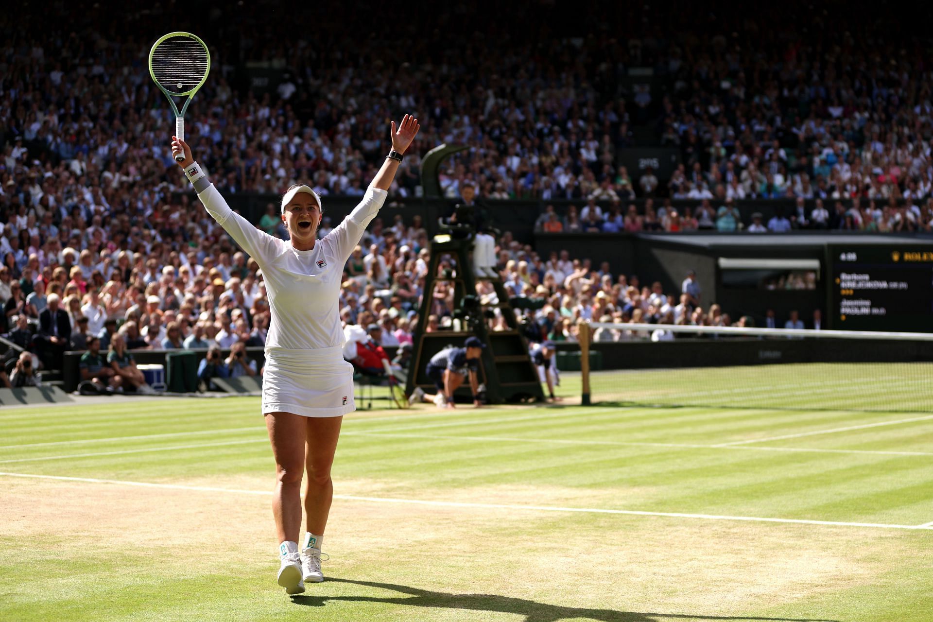 Barbora Krejcikova celebrates winning Wimbledon (image source: GETTY)