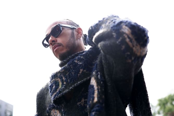 "I can't sign that": Lewis Hamilton politely declines a fan's request to sign on a contentious picture from the 2022 F1 Belgian GP