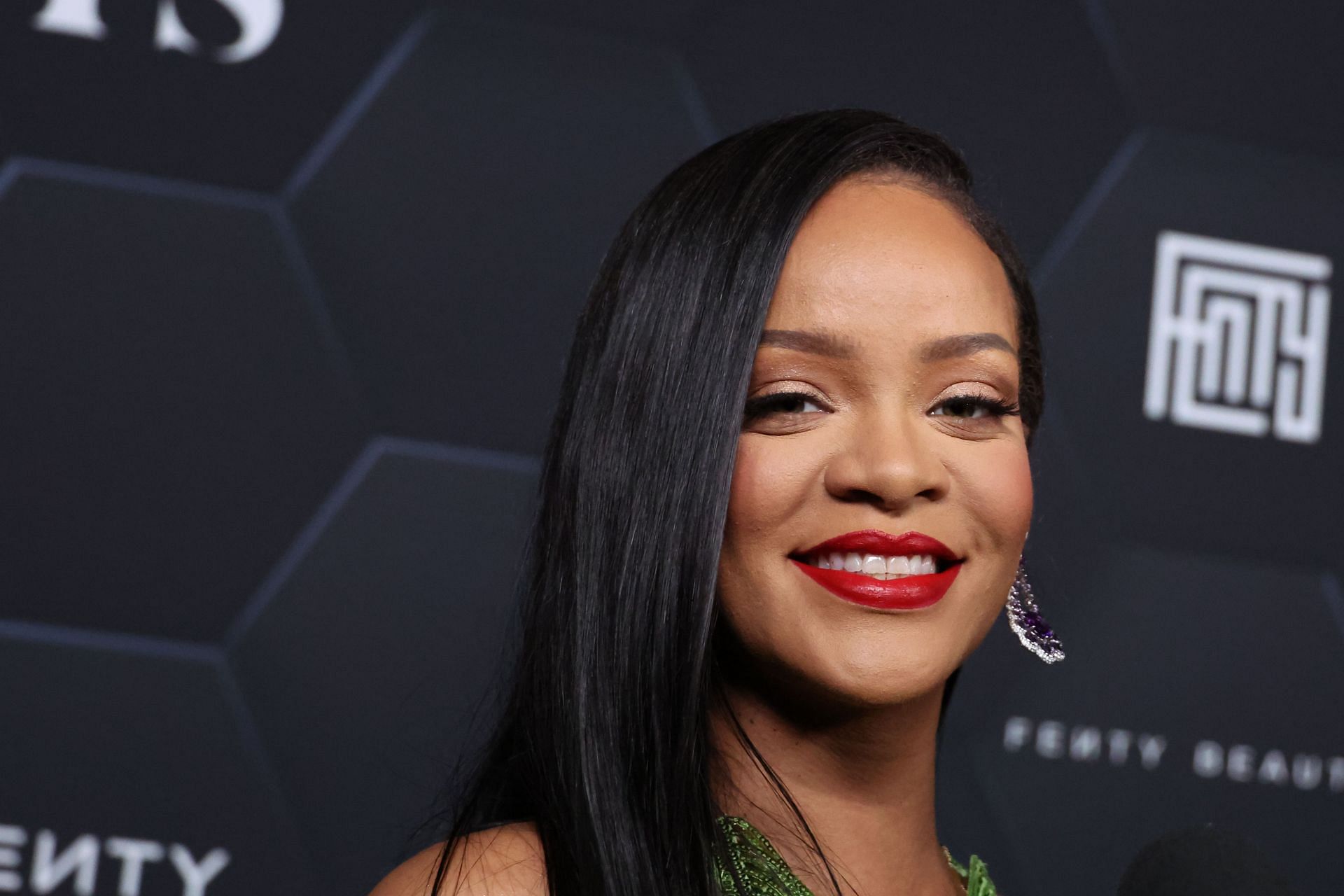 Rihanna Celebrates Her Beauty Brands Fenty Beauty And Fenty Skin