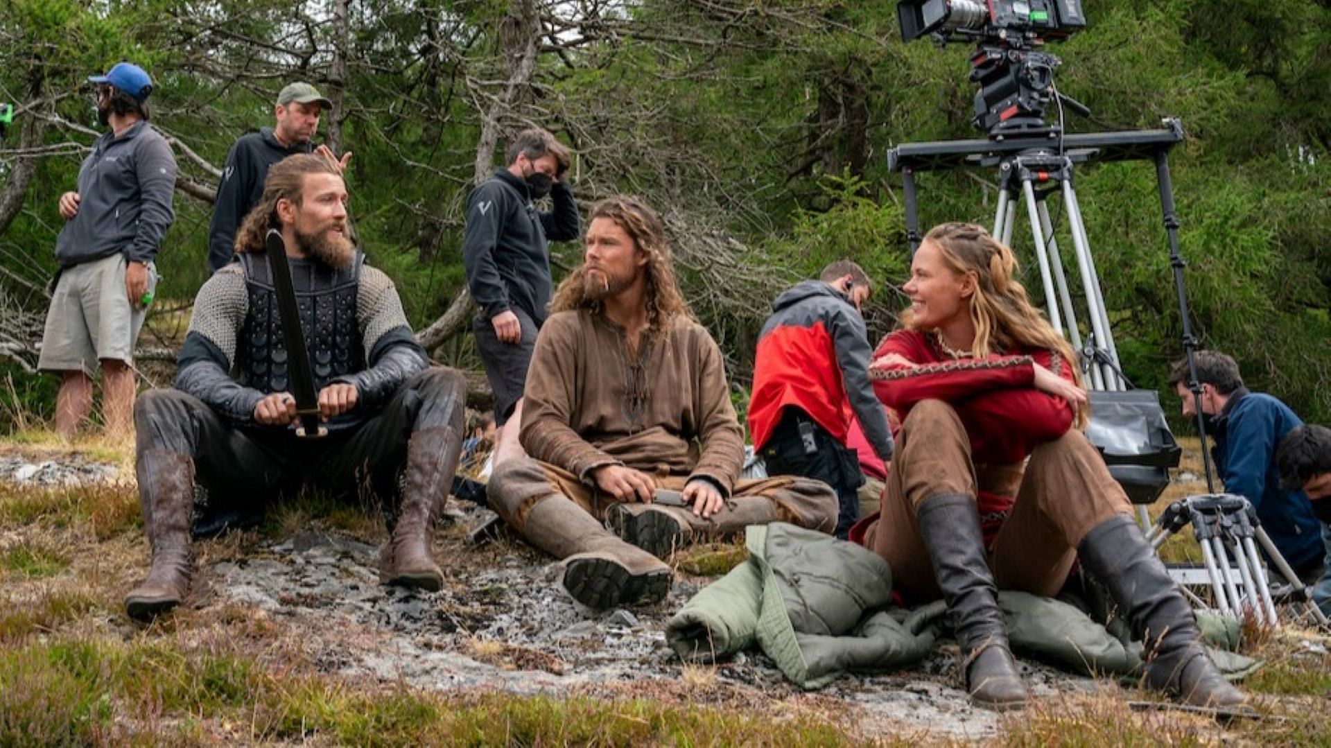 Leo Suter as Harald Sigurdsson, Sam Corlett as Leif Eriksson, and Frida Gustavsson as Freyd&iacute;s Eir&iacute;ksd&oacute;ttir behind-the-scenes of Vikings Valhalla Season 3 (image via Netflix)