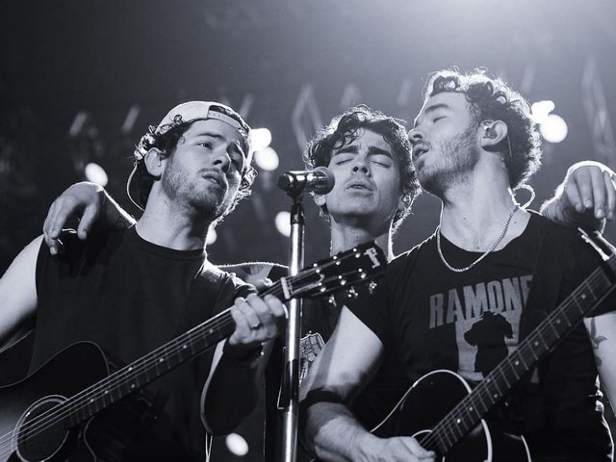 Kevin Jonas with his two brothers, Nick and Joe Jonas (Image via Instagram/@jonasbrothers)