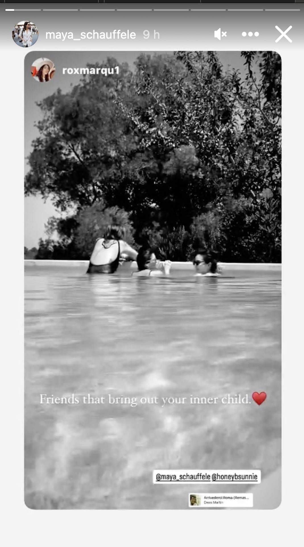 Maya Schauffele and her friends enjoy in a pool in Paris (Image via Instagram @maya_schauffele)