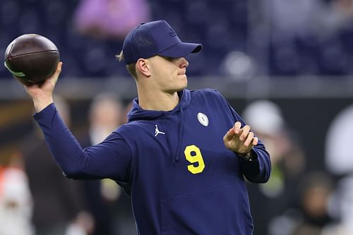 J.J. McCarthy warming up during the 2024 CFP National Championship - Michigan v Washington