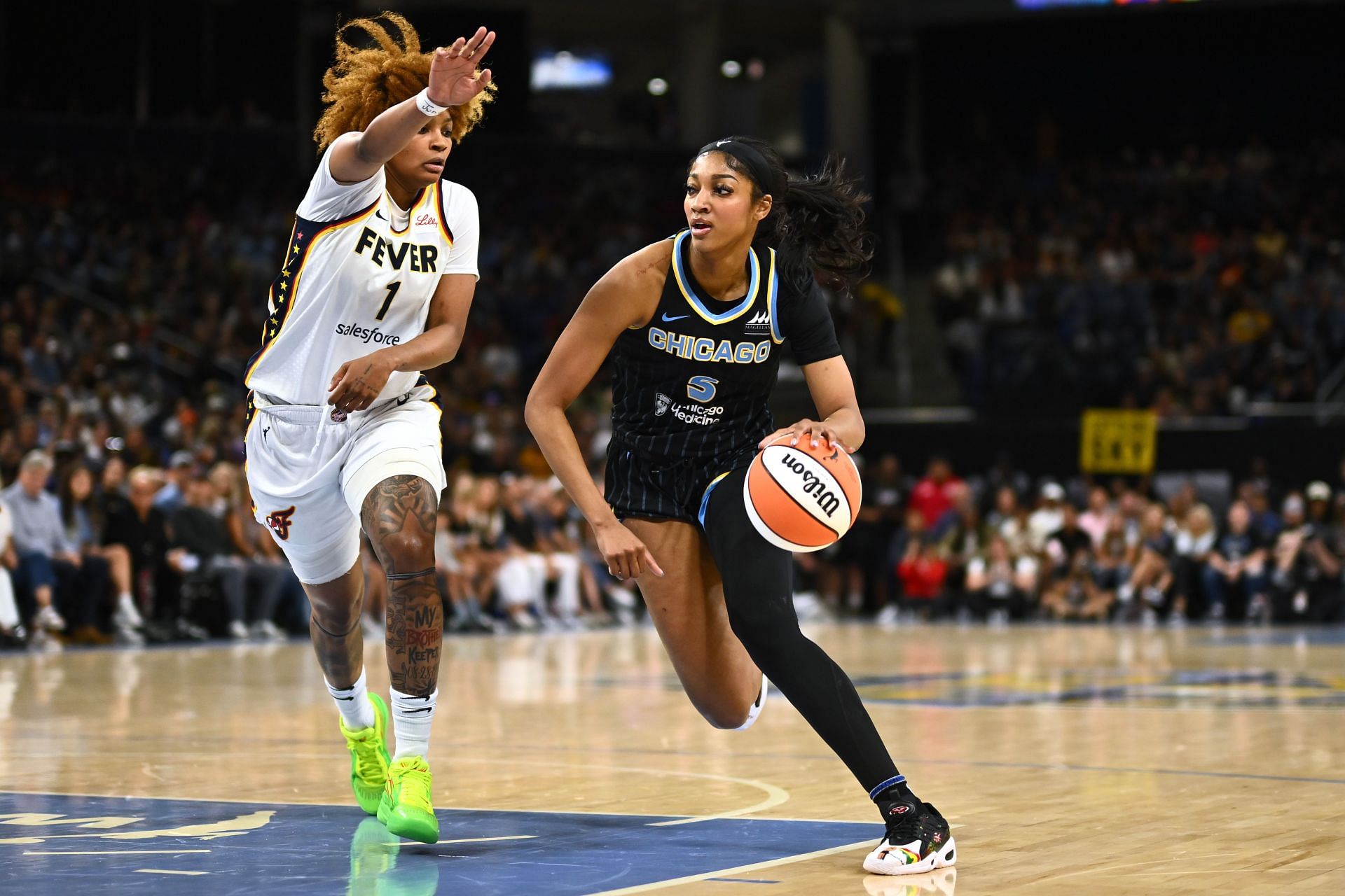 Chicago Sky rookie Angel Reese going against Indiana Fever forward NaLyssa Smith (Image Credits: GETTY)