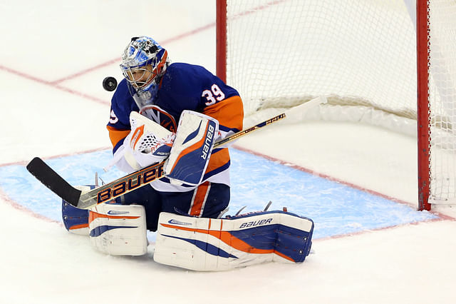 NHL: Carolina Hurricanes at New York Islanders - Source: Imagn