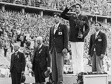 Medals of Friendship: When Shuhei Nishida and Sueo Oe paid tribute to their friendship
