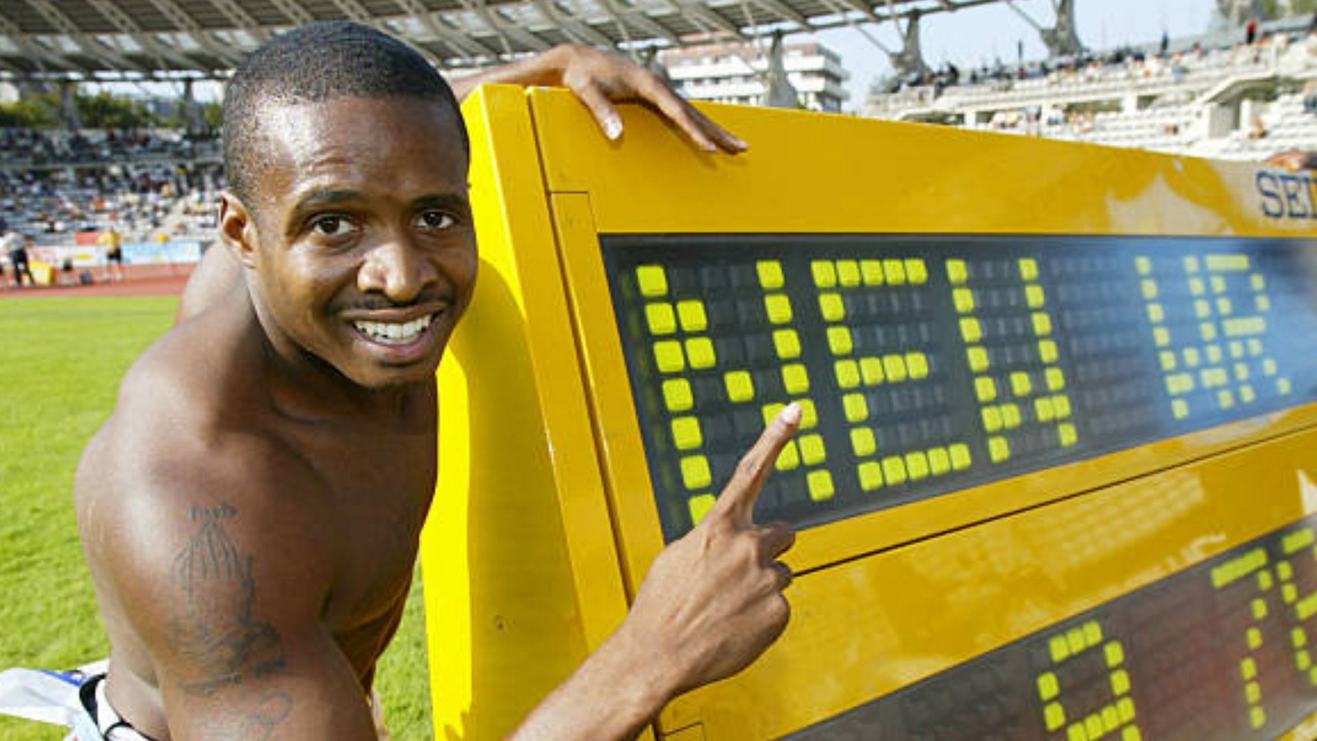 Tim Montgomery at the 2002 IAAF Grand-Prix Final in Paris (Image via Getty)