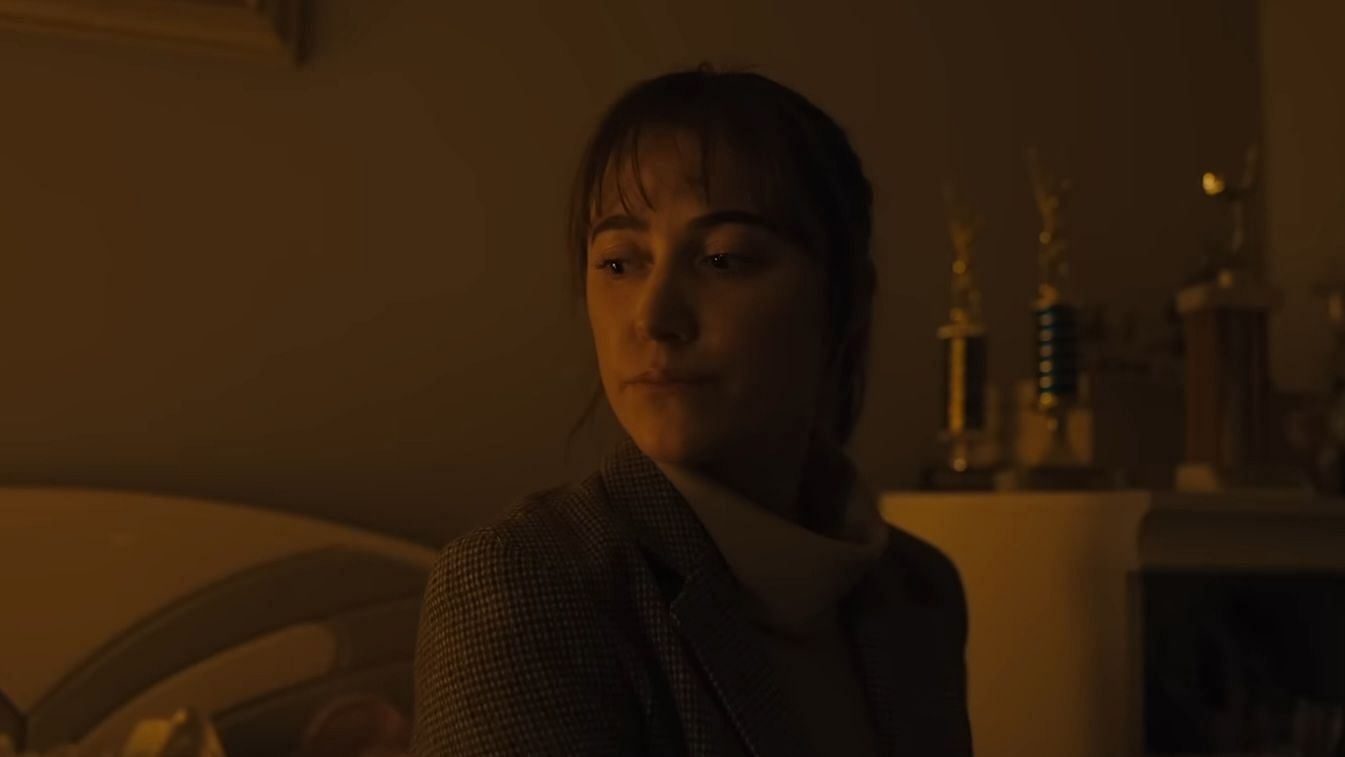 Maika Monroe as Lee Harker (Image via NEON, Official trailer for the film, 00:26)