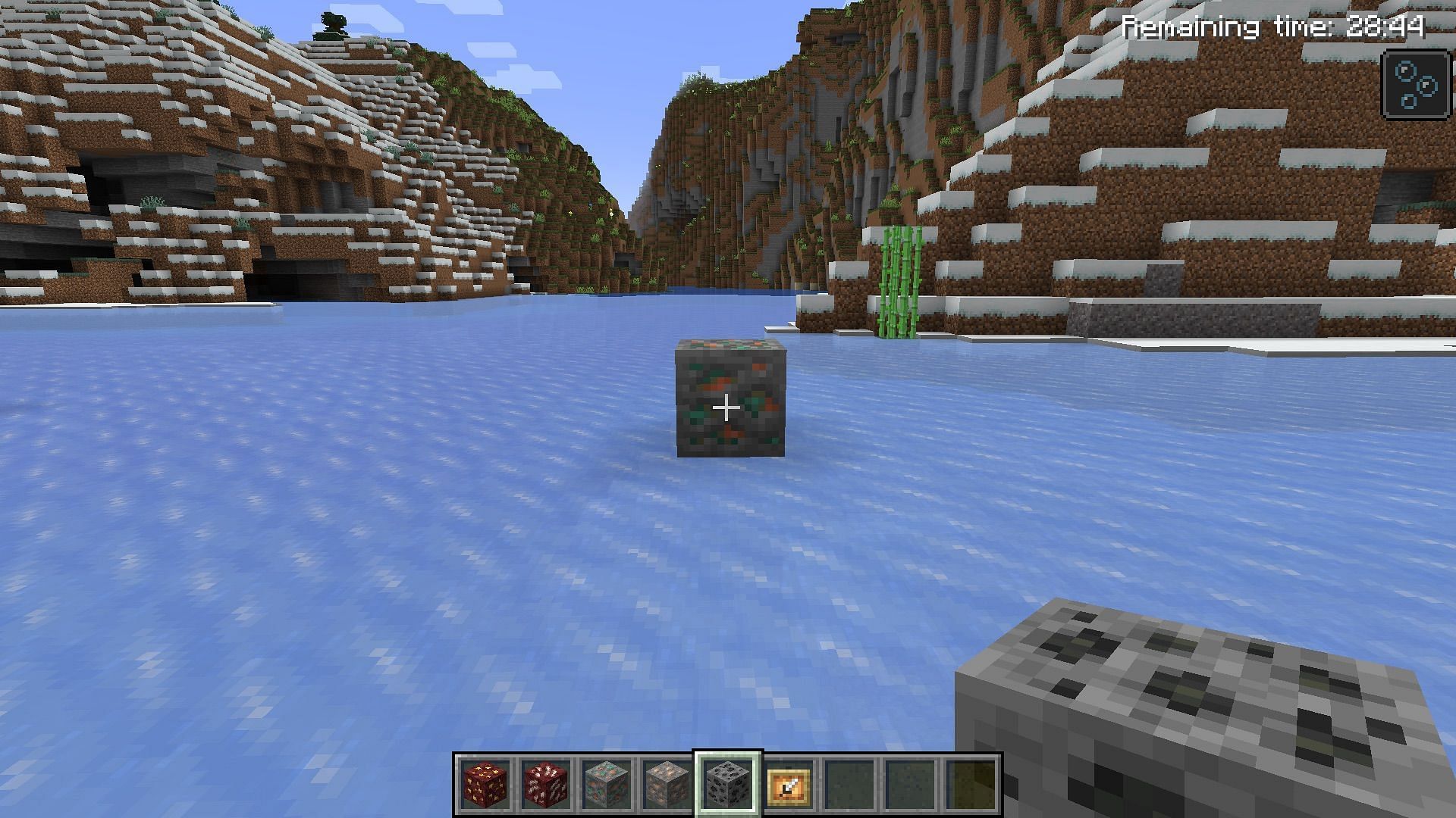 Copper ore in Minecraft (Image via Mojang Studios)