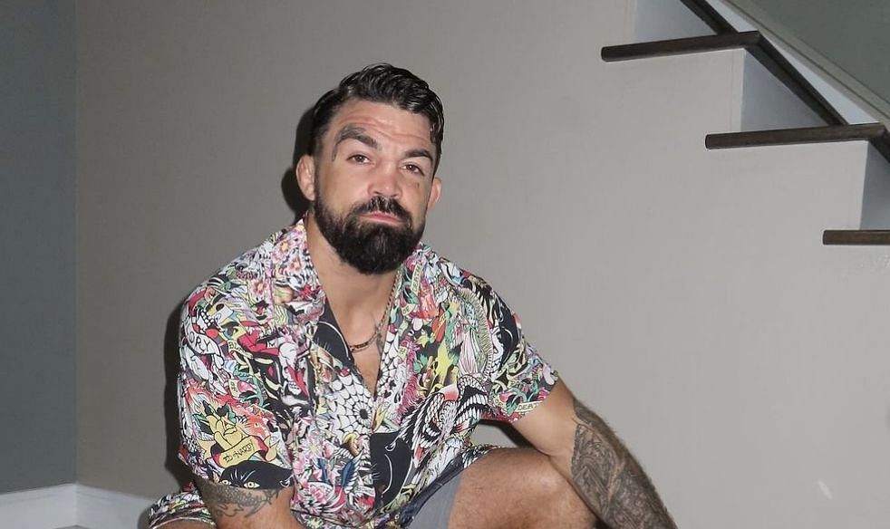 How much did bare-knuckle boxing pay Mike Perry?